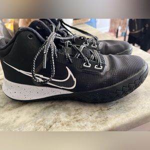 Nike Kyrie Basketball Shoes M8.5/W10